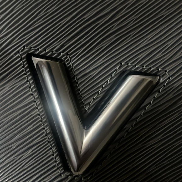 NWT Louis Vuitton MM Twist in Epi Etain - Picture 2 of 13